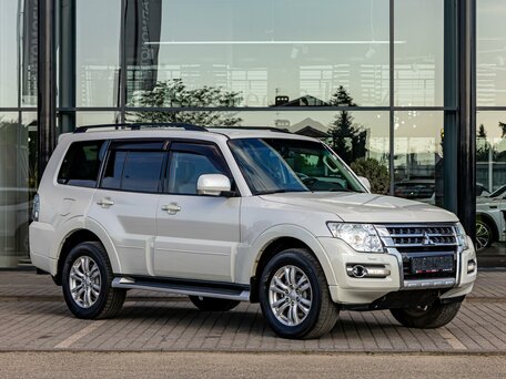2018 Mitsubishi Pajero IV Рестайлинг 2, белый, 2555000 рублей, вид 3
