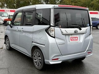 2021 Toyota Roomy I Рестайлинг, серебристый, 719099 рублей, вид 4