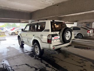 2002 Toyota Land Cruiser Prado 90 Series Рестайлинг, белый, 1650000 рублей, вид 3