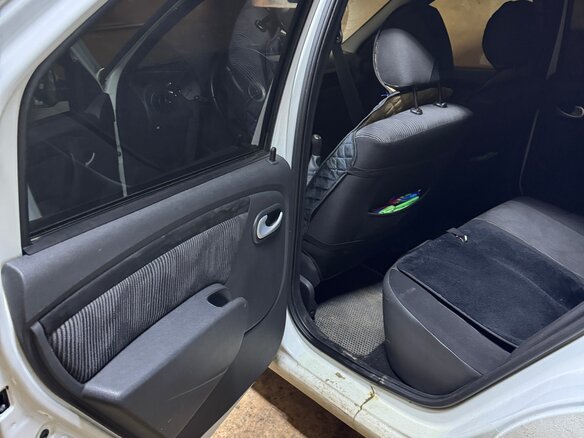 2014 Renault Logan I Рестайлинг, белый, 440000 рублей - вид 9