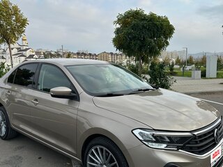 2020 Volkswagen Polo VI, золотистый, 1600000 рублей, вид 4