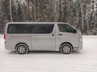 2015 Toyota HiAce H200 Рестайлинг, серебристый, 3000000 рублей, вид 3