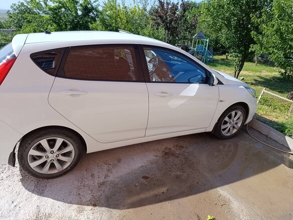 2012 Hyundai Solaris I, белый, 780000 рублей - вид 2