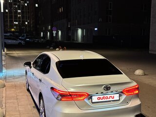 2020 Toyota Camry VIII (XV70), белый, 2774000 рублей, вид 4