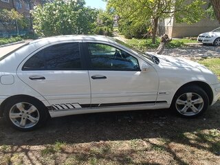 2003 Mercedes-Benz C-Класс 240 II (W203), белый, 590000 рублей, вид 3