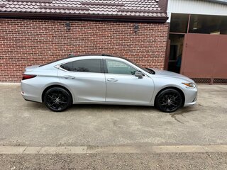 2022 Lexus ES 350 VII Рестайлинг, серый, 3990000 рублей, вид 4