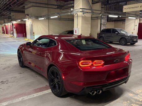 2020 Chevrolet Camaro SS VI Рестайлинг, красный, 5300000 рублей, вид 3
