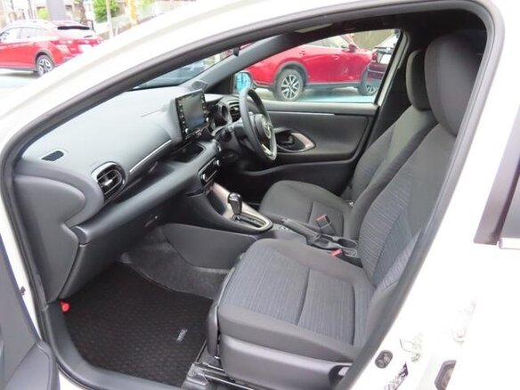 2023 Toyota Yaris IV, белый - вид 7
