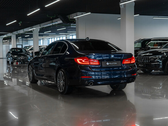 2018 BMW 5 серии 520d xDrive VII (G30/G31/G38), синий - вид 3