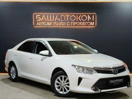 2016 Toyota Camry VII (XV50) Рестайлинг, белый, 2090000 рублей, вид 3