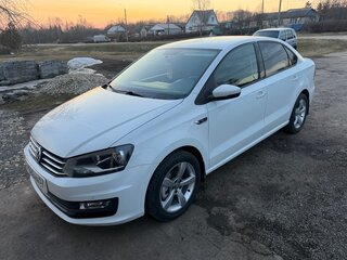 2018 Volkswagen Polo V Рестайлинг, белый, 1400000 рублей, вид 2