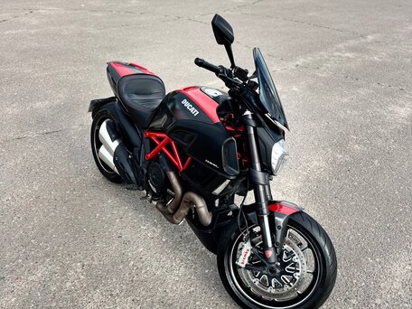 2015 Ducati Diavel Carbon, красный, 1280000 рублей, вид 3
