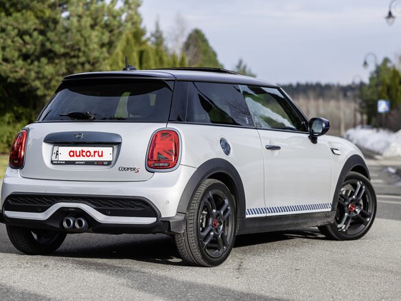 2022 Mini Hatch Cooper S III (F55/F56) Рестайлинг 2, серый, 3950000 рублей - вид 1