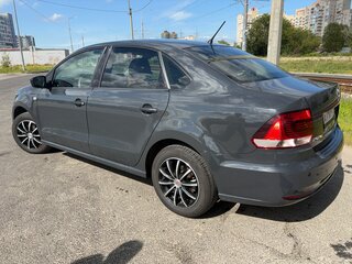 2016 Volkswagen Polo V Рестайлинг, серый, 895000 рублей, вид 3