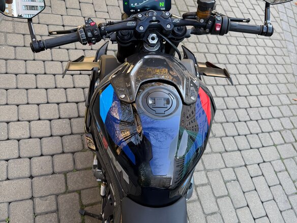 2023 BMW M 1000 R, чёрный, 2000000 рублей - вид 4