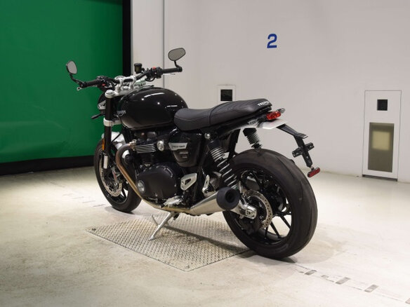 2022 Triumph Speed Twin, чёрный, 980000 рублей - вид 5