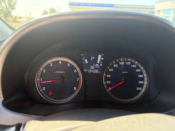 2013 Hyundai Accent IV, серый, 850000 рублей - вид 12