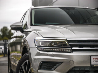 2018 Volkswagen Tiguan II, серебристый, 2199777 рублей, вид 2