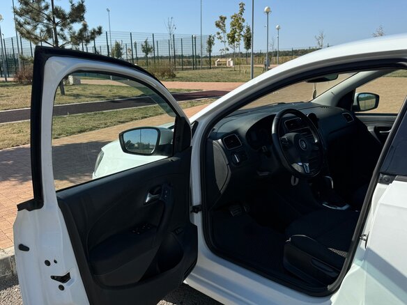 2015 Volkswagen Polo V, белый, 900000 рублей - вид 8