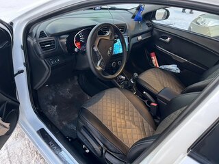 2015 Kia Rio III Рестайлинг, белый, 900000 рублей, вид 5