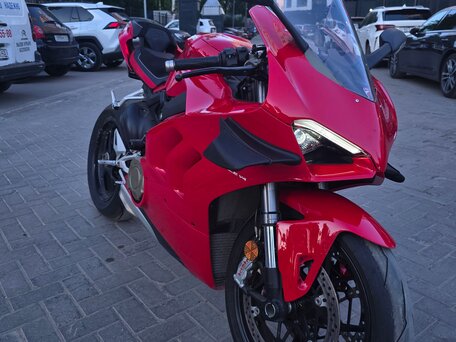 2021 Ducati Panigale V4, красный, 2390000 рублей, вид 4