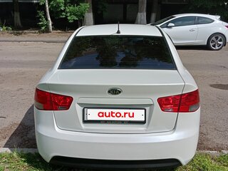 2010 Kia Cerato 6-speed II, белый, 700000 рублей, вид 4