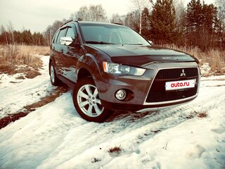 2012 Mitsubishi Outlander II Рестайлинг, коричневый, 1400000 рублей, вид 1