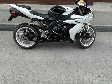 2005 Yamaha YZF-R1, белый, 470000 рублей, вид 3