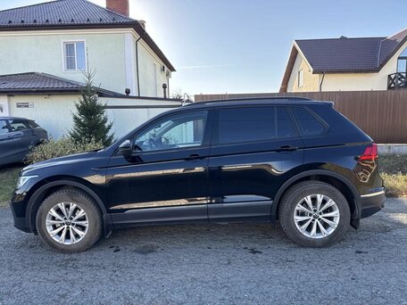 2021 Volkswagen Tiguan II Рестайлинг, чёрный, 2400000 рублей, вид 3