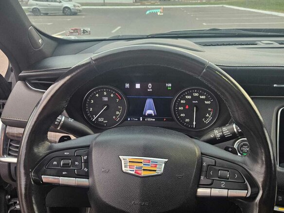 2023 Cadillac XT4 I, серебристый, 2050000 рублей - вид 9