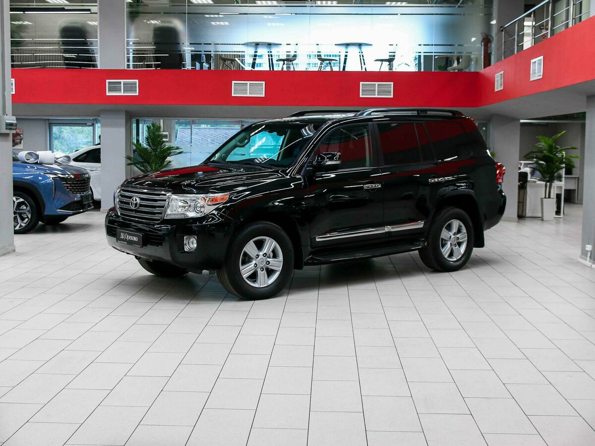 Открыть фотографии: Toyota Land Cruiser 200 Series Рестайлинг 1