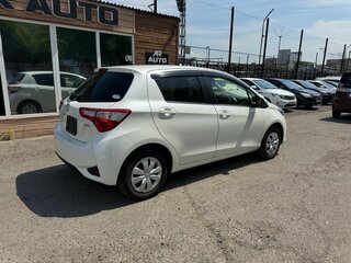 2019 Toyota Vitz III (XP130) Рестайлинг, белый, 1059000 рублей, вид 5