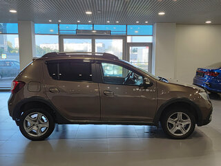 2020 Renault Sandero Stepway II Рестайлинг, коричневый, 1210000 рублей, вид 4