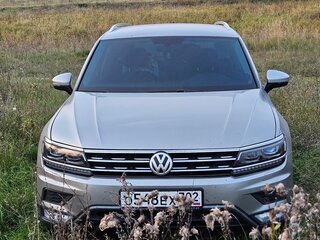 2016 Volkswagen Tiguan II, серебристый, 2000000 рублей, вид 3