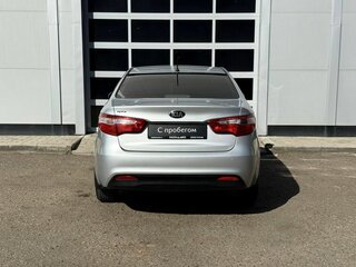 2014 Kia Rio 6-speed III, серебристый, 890000 рублей, вид 4