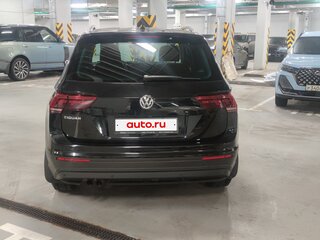 2019 Volkswagen Tiguan II, чёрный, 2550000 рублей, вид 4