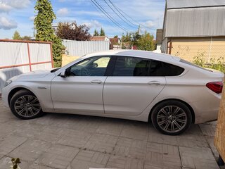 2014 BMW 5 серии Gran Turismo 535i xDrive VI (F10/F11/F07) Рестайлинг, белый, 2500000 рублей, вид 3
