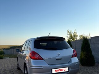 2013 Nissan Tiida I Рестайлинг, серебристый, 800000 рублей, вид 4