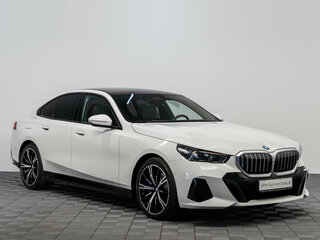 2026 BMW 5 серии 530i xDrive VIII (G60/G61/G68), чёрный, 9650000 рублей, вид 3