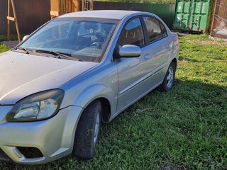 2009 Kia Rio II Рестайлинг, серебристый, 499999 рублей, вид 1