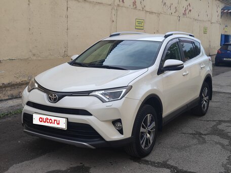 2017 Toyota RAV4 IV (XA40) Рестайлинг, белый, 3000000 рублей, вид 1