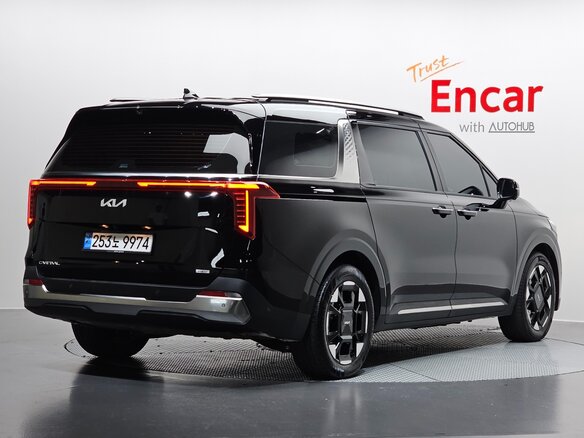 2025 Kia Carnival IV Рестайлинг, чёрный - вид 3