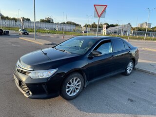 2016 Toyota Camry VII (XV50) Рестайлинг, чёрный, 1850000 рублей, вид 2