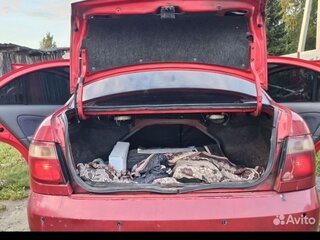2003 Nissan Almera II (N16) Рестайлинг, красный, 150000 рублей, вид 3