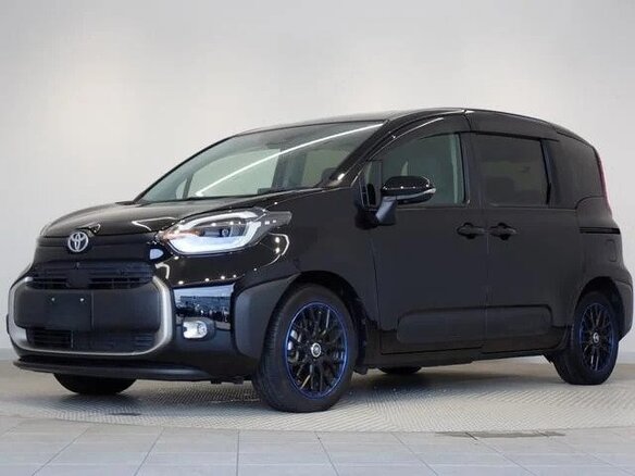 2023 Toyota Sienta III, чёрный, 1350000 рублей - вид 2