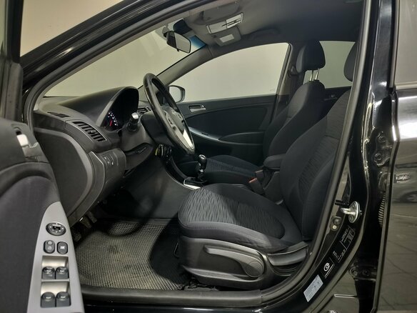 2014 Hyundai Solaris I Рестайлинг, чёрный, 530000 рублей - вид 14