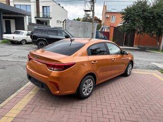 2017 Kia Rio IV, оранжевый, 1150000 рублей, вид 5
