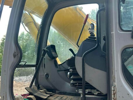 2010 New Holland E215B, жёлтый, 2500000 рублей, вид 2