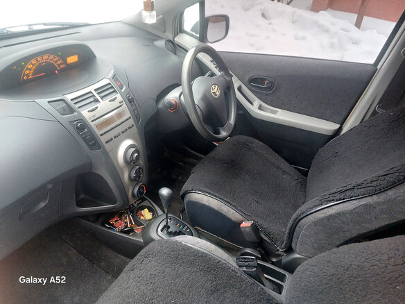 2010 Toyota Vitz II (XP90), белый, 420000 рублей - вид 9