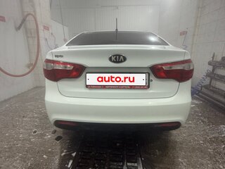 2013 Kia Rio III, белый, 700000 рублей, вид 5